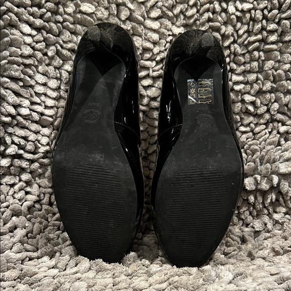 Michael Kors patent Black Heels - Picture 5 of 5